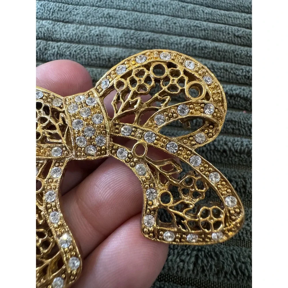 1928 Jewelry Gold‎ Filigree Rhinestone Bow Brooch Pin Vintage Style Elegant